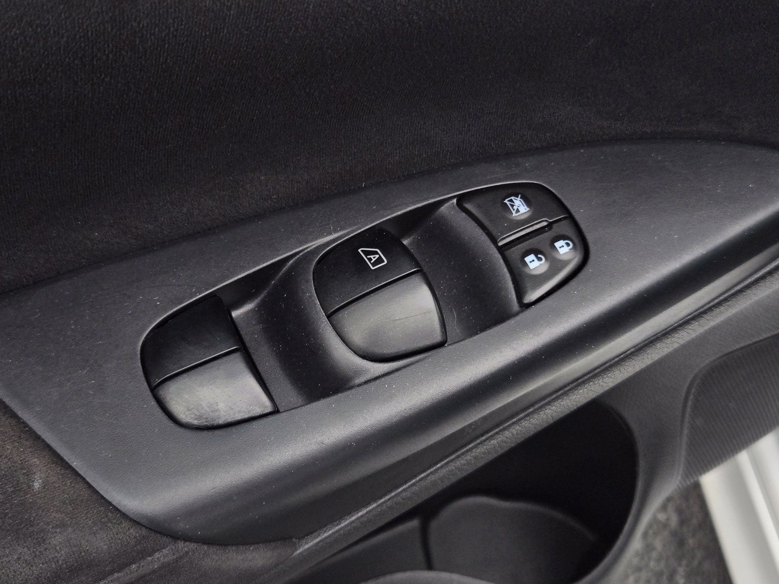 Used 2015 Nissan Sentra FWD image 9