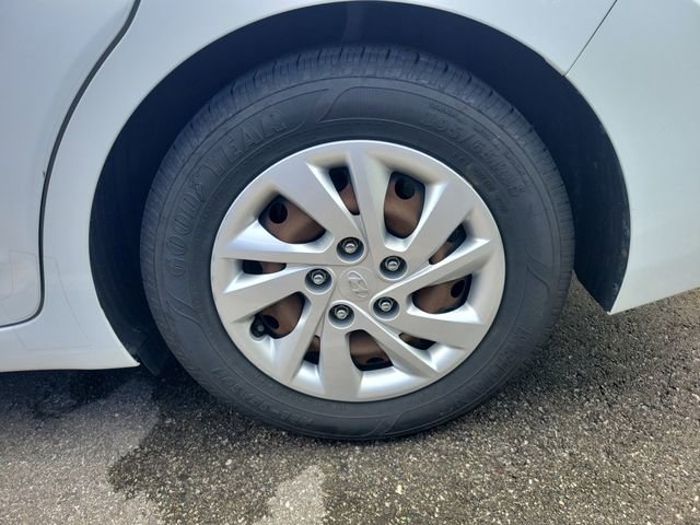 Used 2018 Hyundai Elantra SE w/ SE Connectivity Package 04 FWD image 4