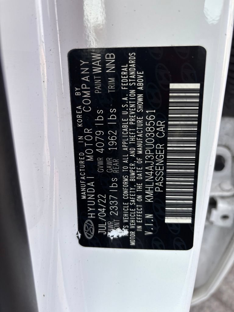 Used 2023 Hyundai Elantra Limited w/ Cargo Package FWD image 10