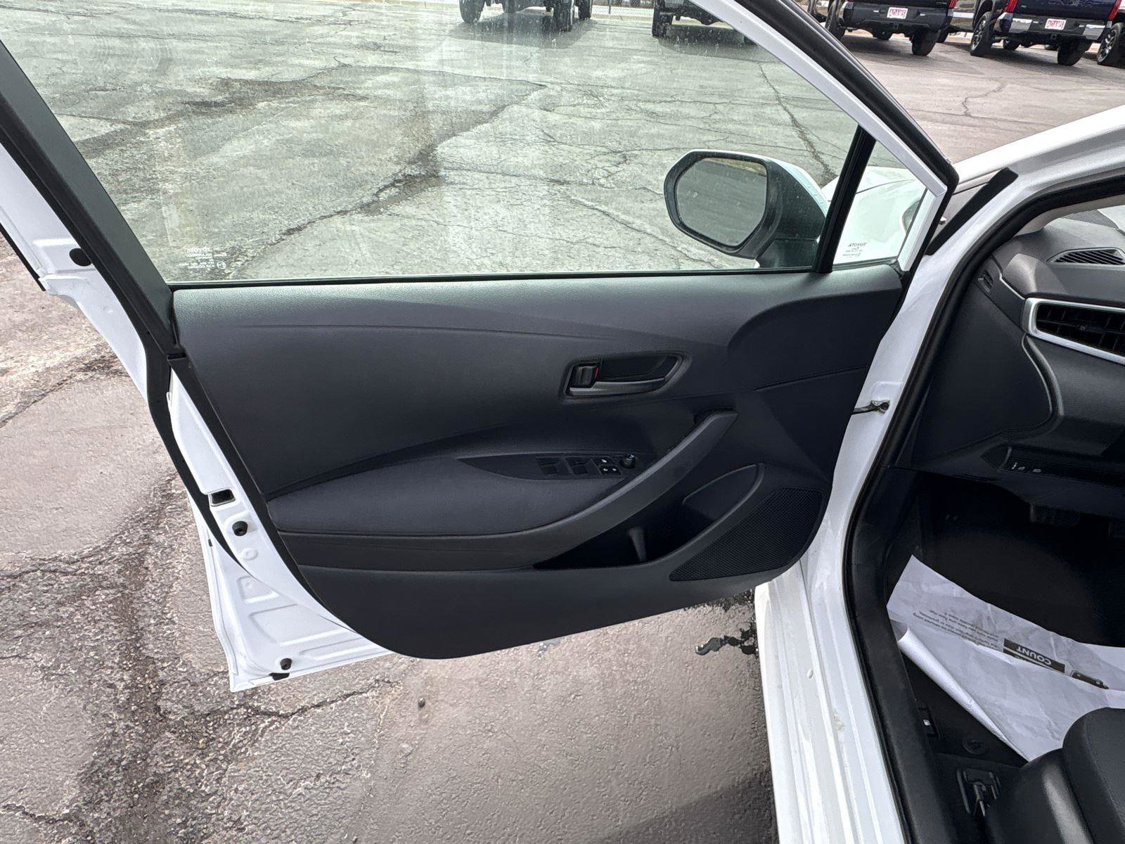 Used 2023 Toyota Corolla LE FWD image 17