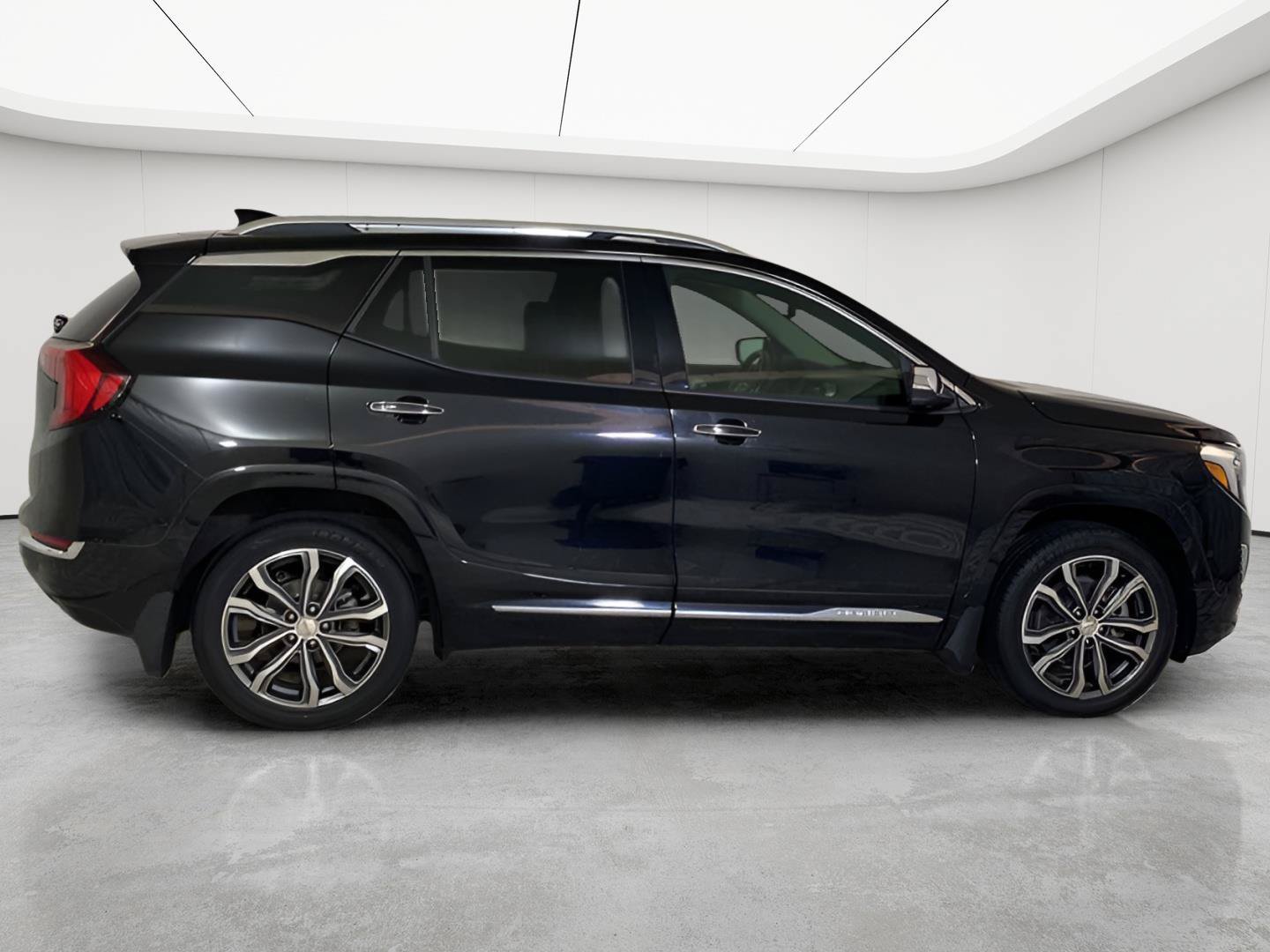 Certified 2020 GMC Terrain Denali w/ Denali Premium Package AWD/4WD image 12