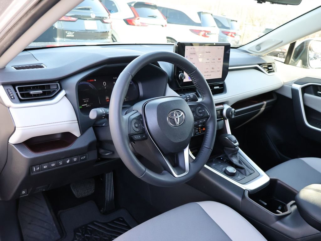 Used 2025 Toyota RAV4 Limited w/ Advanced Technology Package image 17
