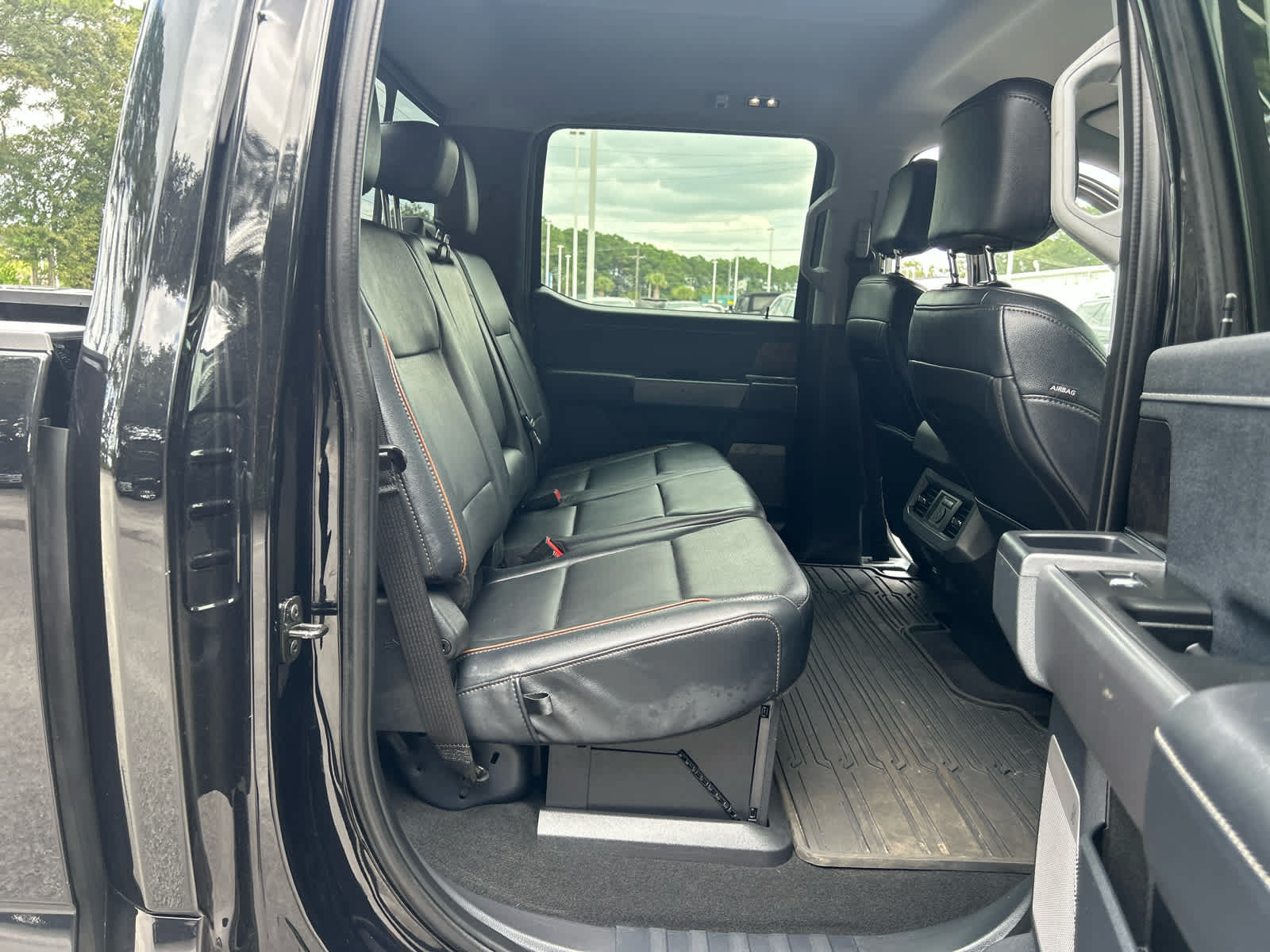 Used 2025 Ford F350 Lariat w/ Black Appearance Package AWD/4WD image 11