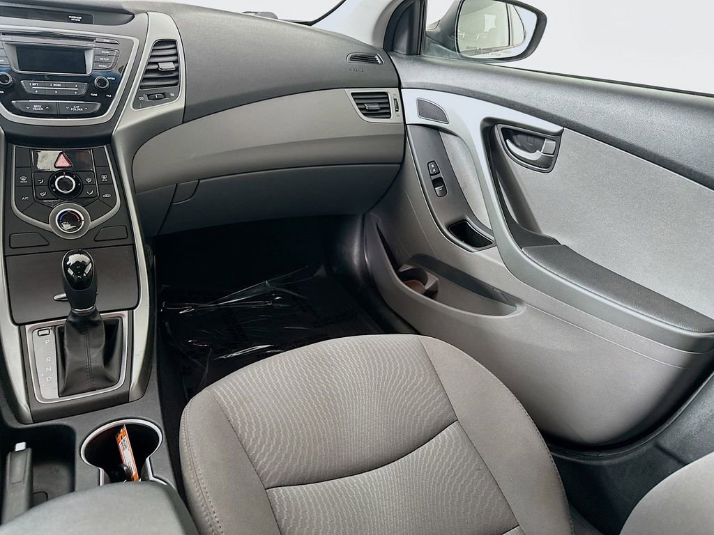 Used 2015 Hyundai Elantra SE image 27
