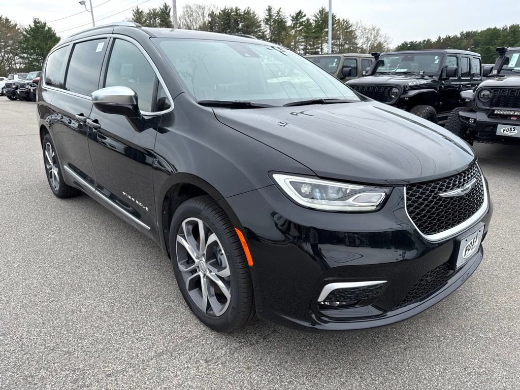 New 2026 Chrysler Pacifica Pinnacle w/ Trailer Tow Group AWD/4WD image 7