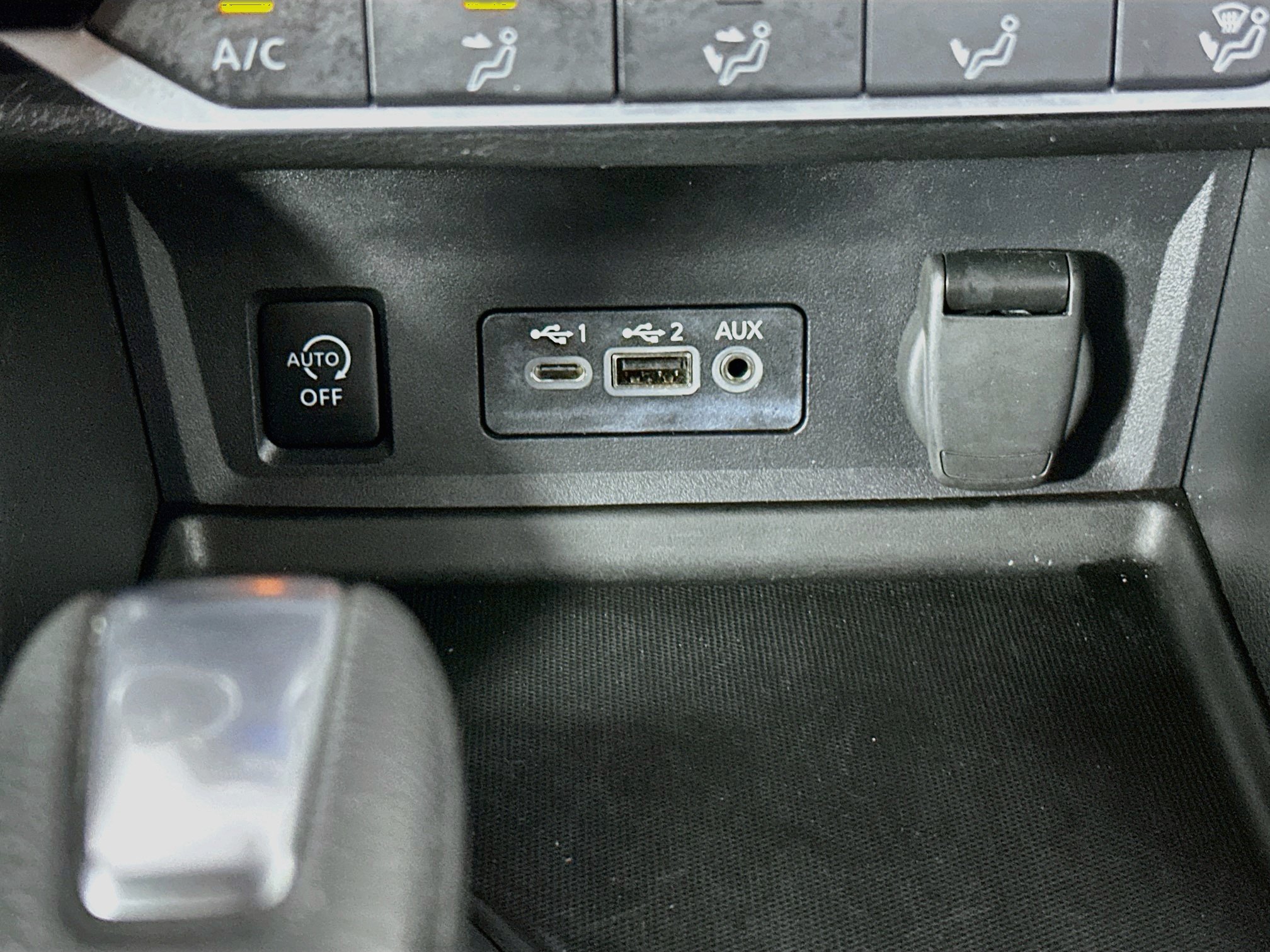 Used 2025 Nissan Sentra SV FWD image 26