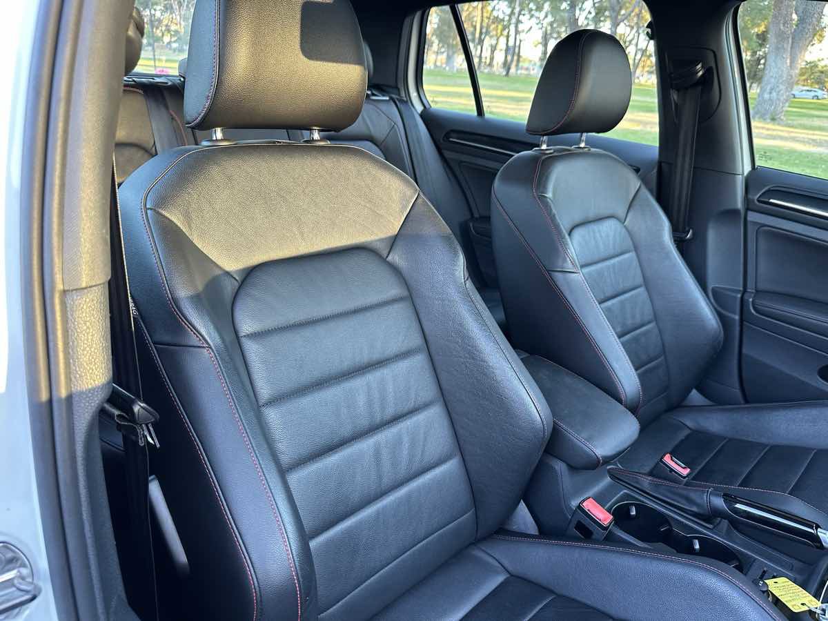 Used 2016 Volkswagen GTI SE w/ Lighting Package (SEL) FWD image 32