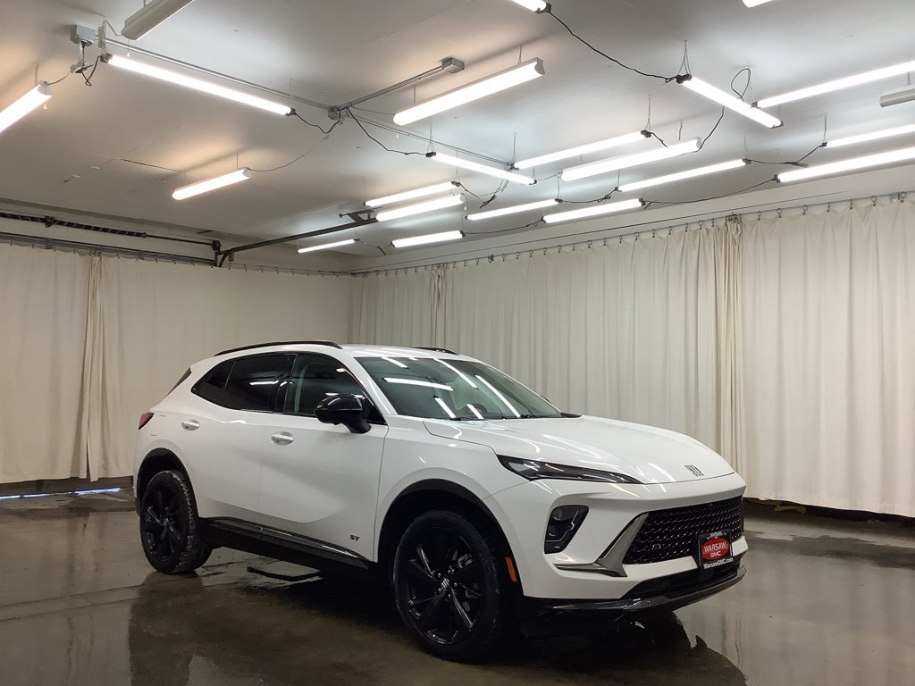 Used 2025 Buick Envision Sport Touring image 4