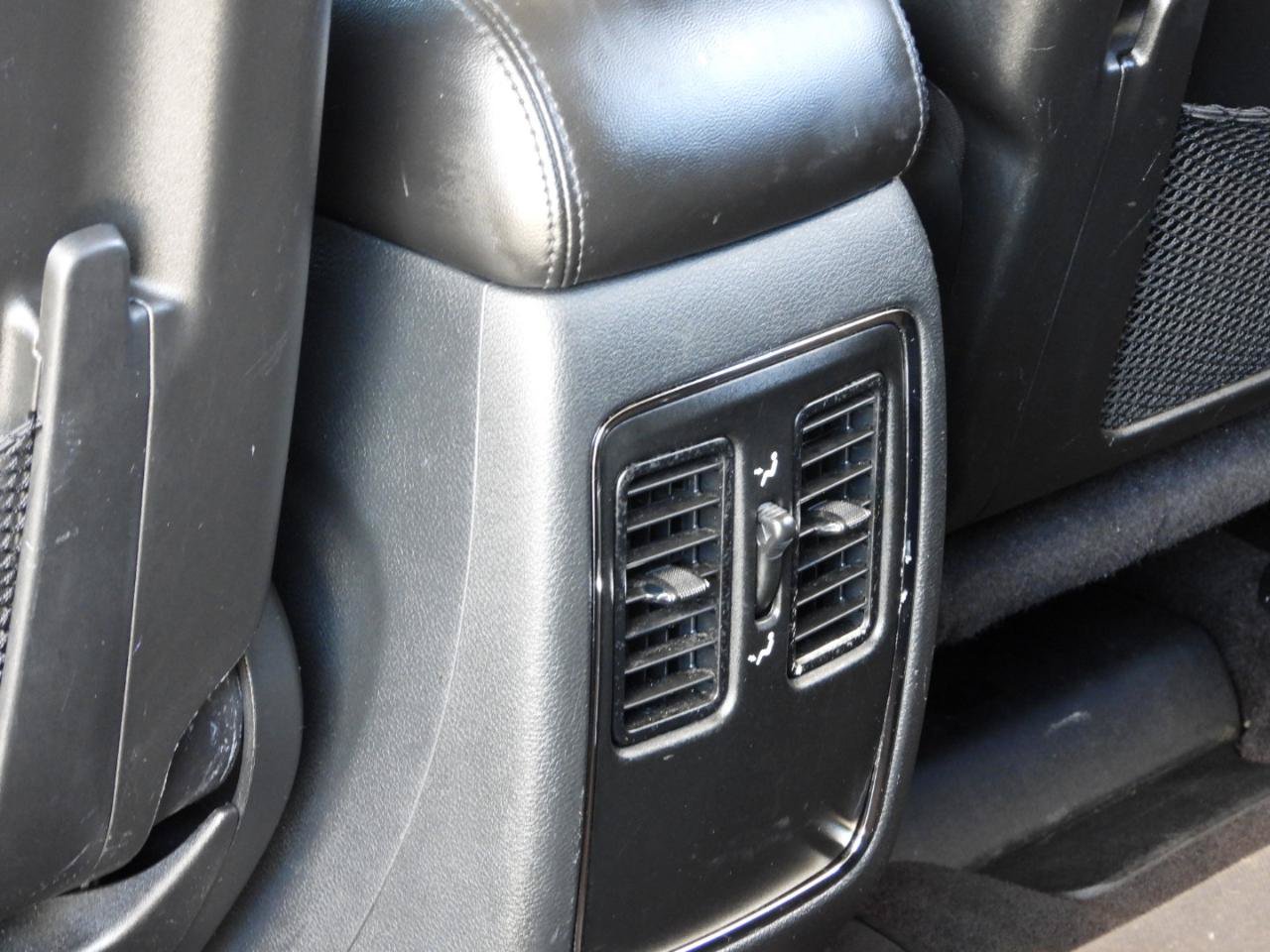 Used 2018 Dodge Durango SXT w/ 3rd Row Seating Group RWD image 44