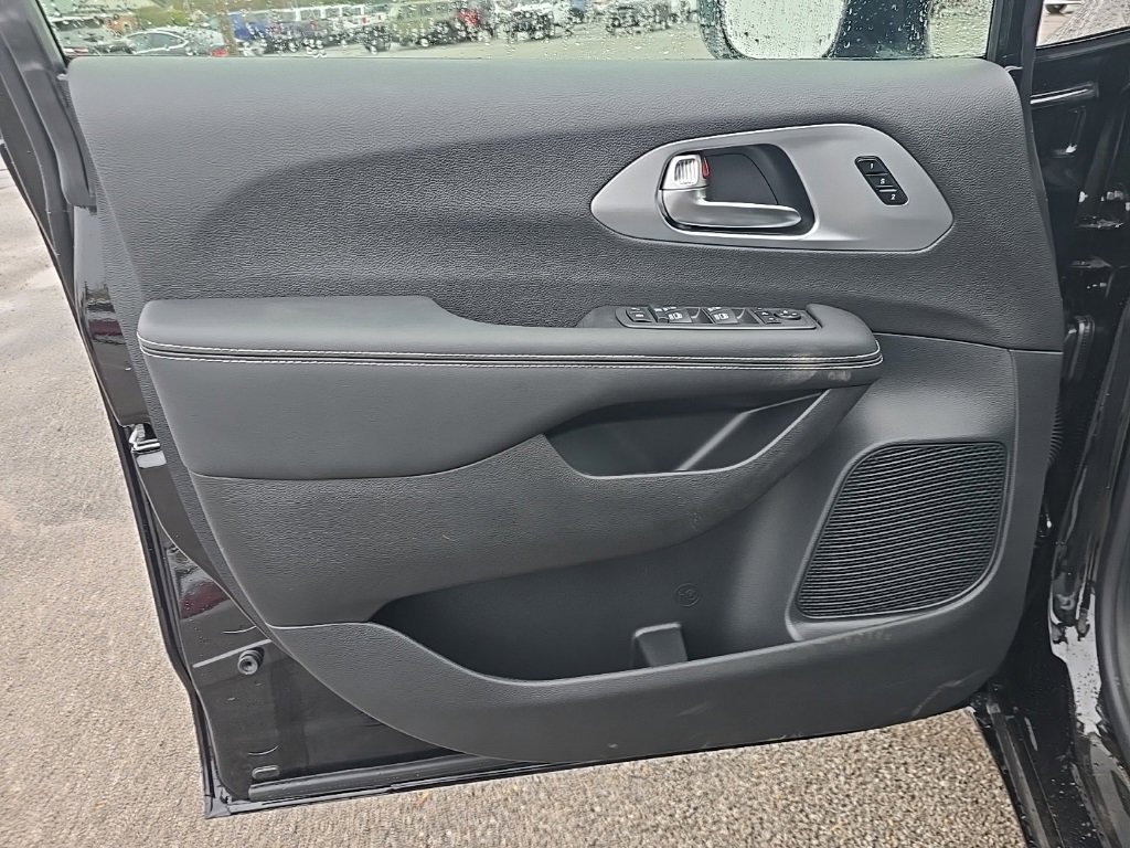 New 2026 Chrysler Pacifica Limited w/ S Appearance Package image 13