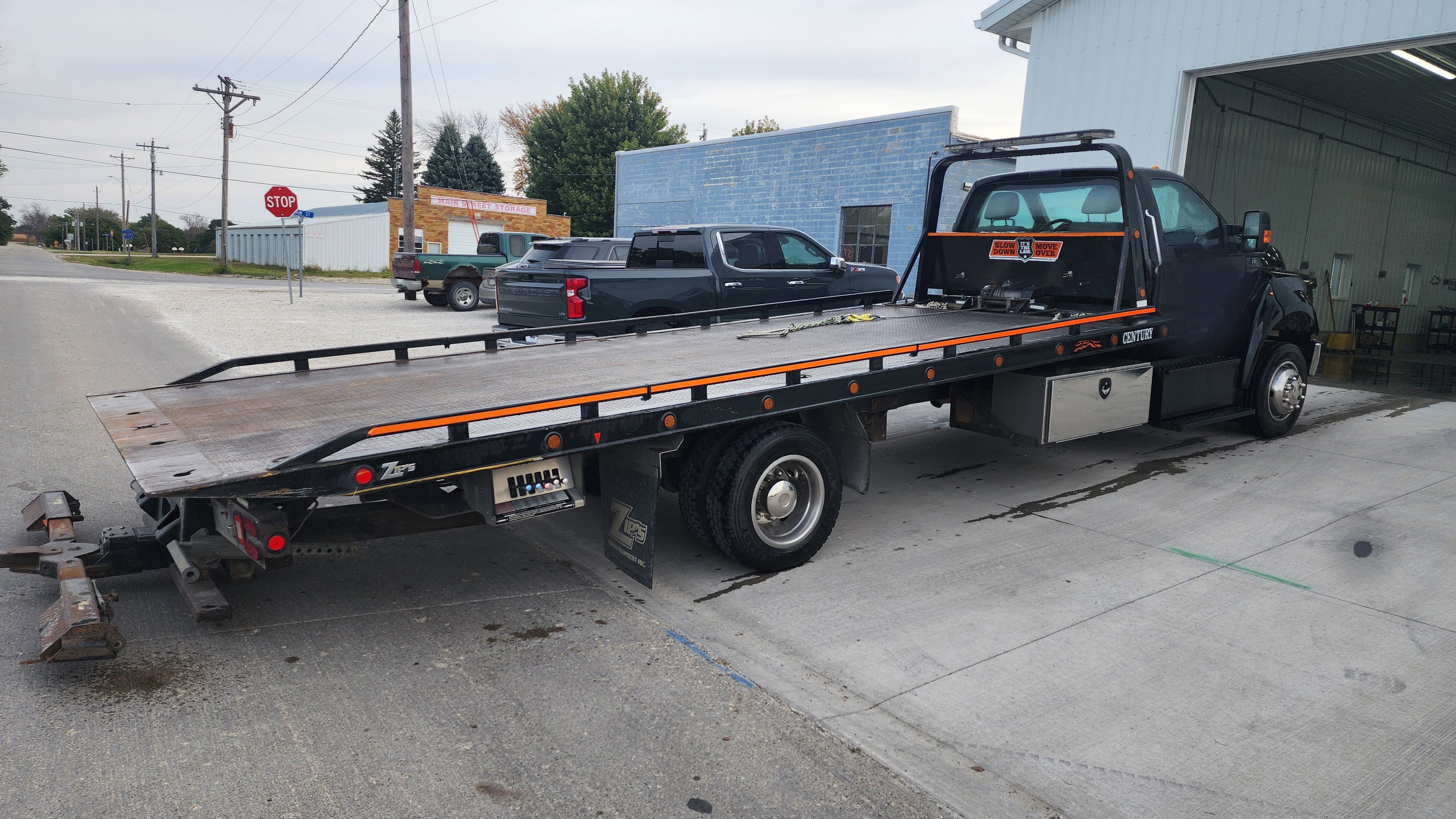 Used 2017 Ford F650 2WD Regular Cab Super Duty image 5