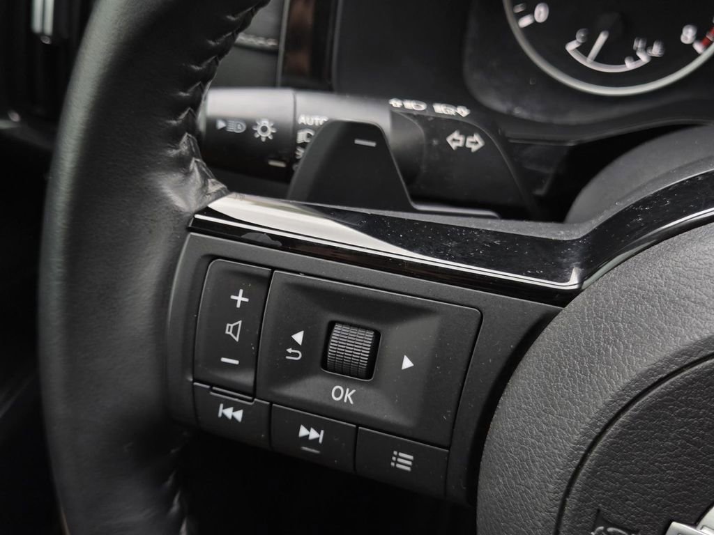 Certified 2022 Nissan Pathfinder SV w/ SV Premium Package image 26