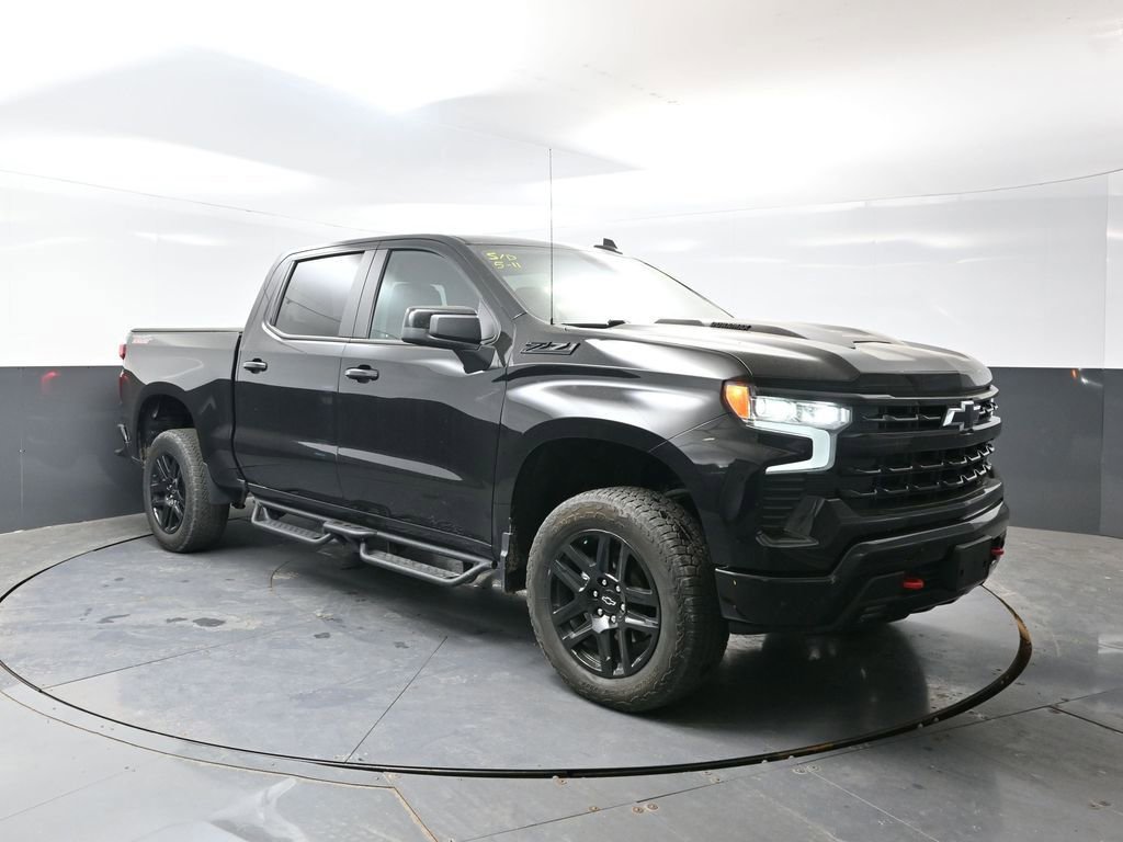 Used 2024 Chevrolet Silverado 1500 LT Trail Boss w/ LPO, Dark Essentials Package AWD/4WD image 6