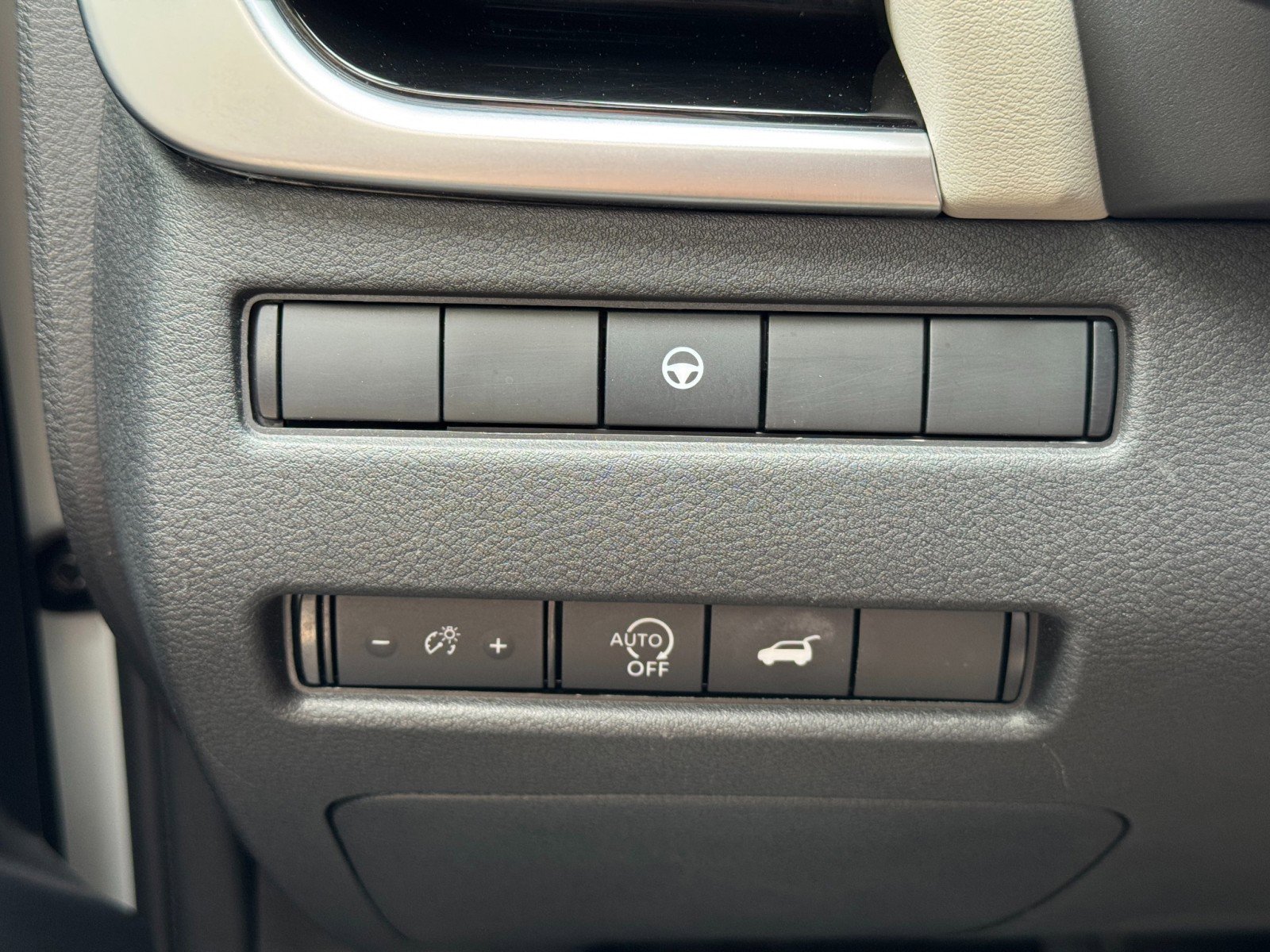 Used 2025 Nissan Rogue SL FWD image 16