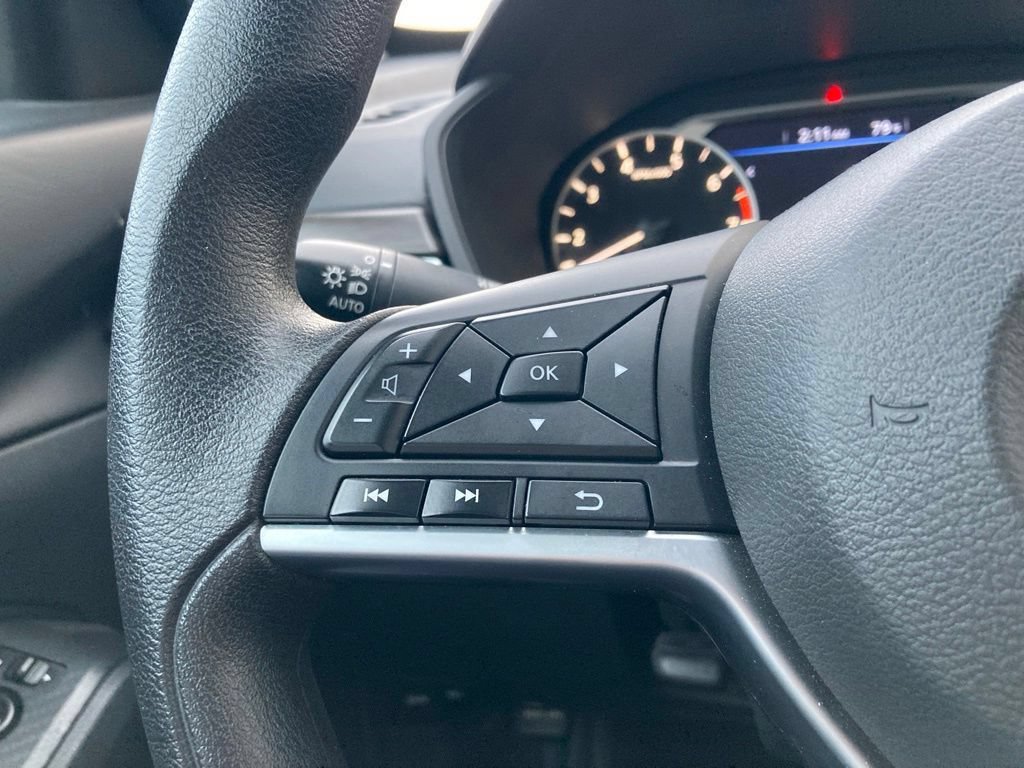 Used 2025 Nissan Altima 2.5 SV FWD image 13