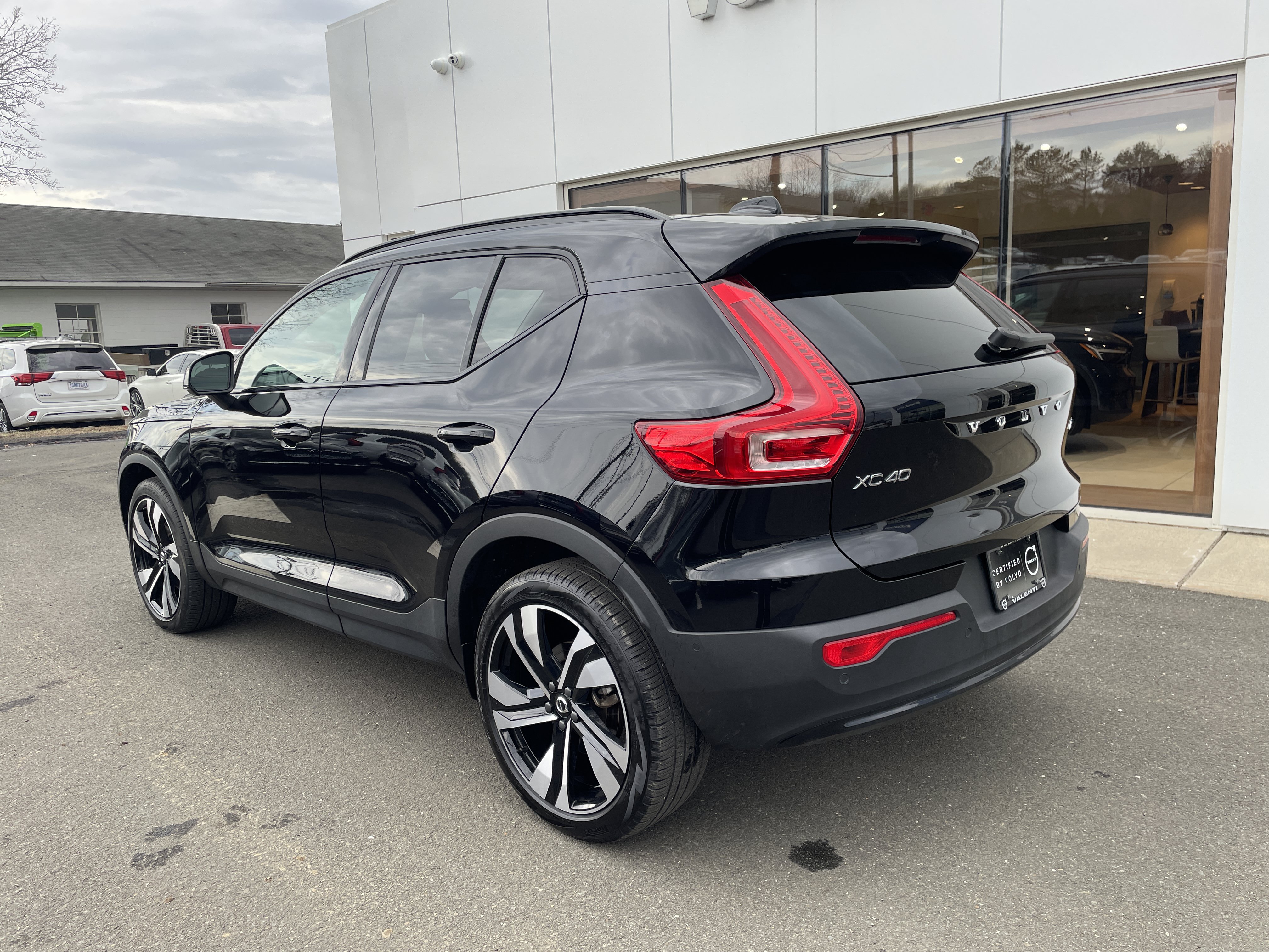 Certified 2025 Volvo XC40 B5 Plus AWD/4WD image 7
