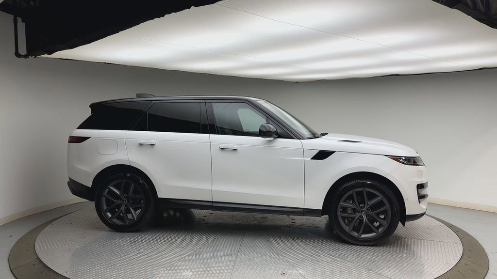 Certified 2024 Land Rover Range Rover Sport SE image 9