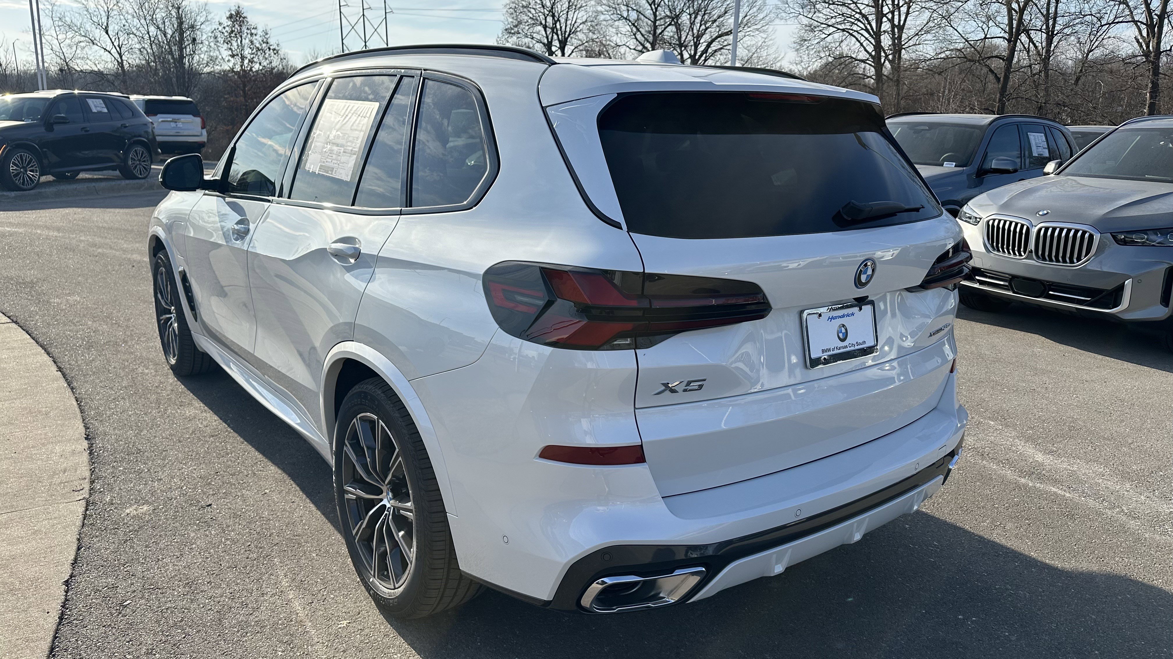 Used 2026 BMW X5 xDrive50e w/ M Sport Package AWD/4WD image 8
