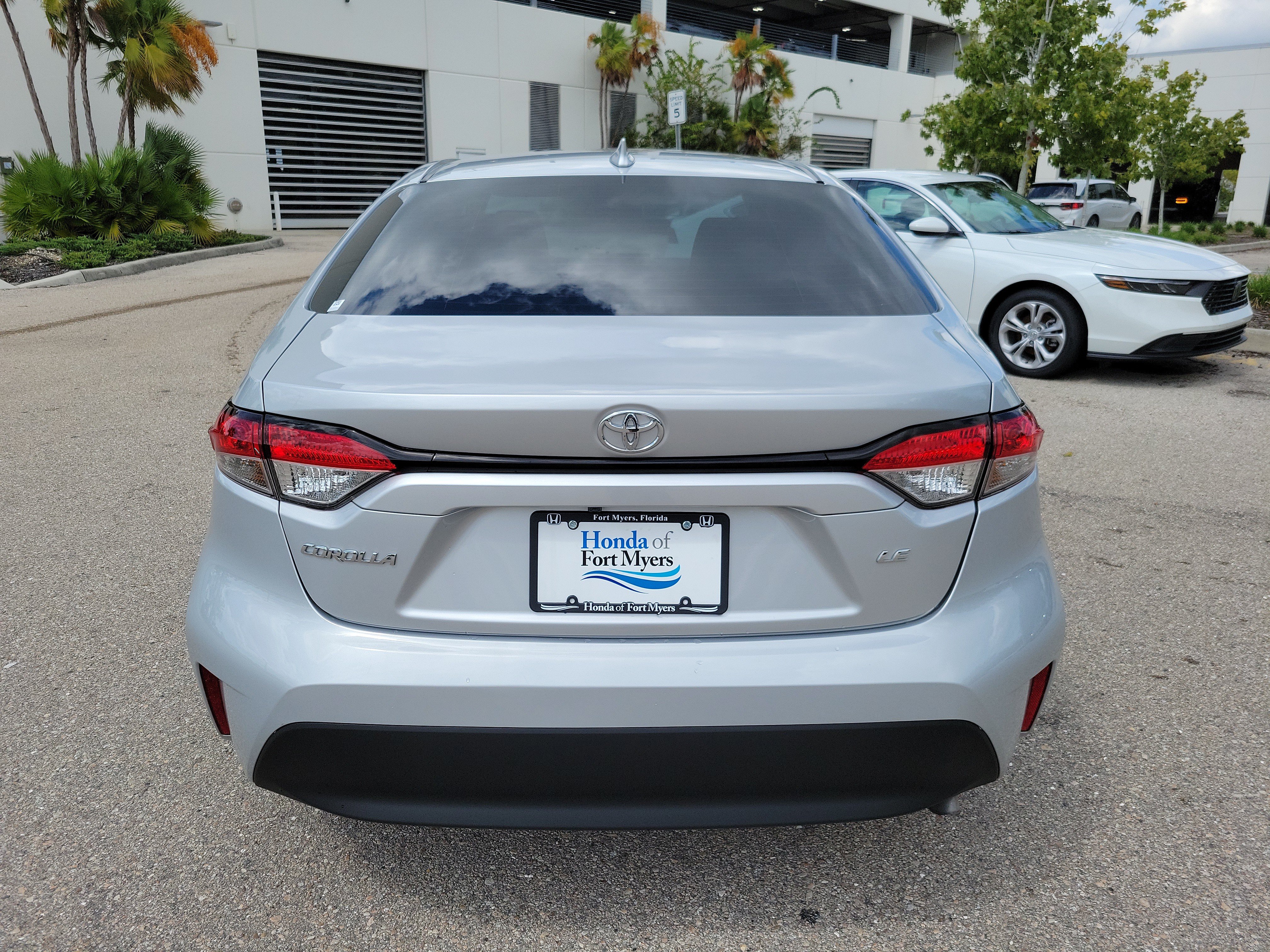 Used 2023 Toyota Corolla LE FWD image 5