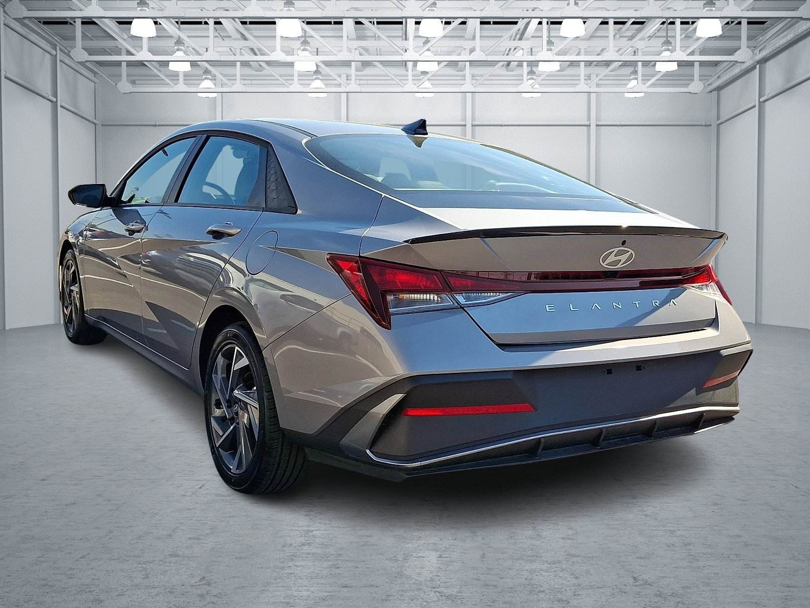 Certified 2025 Hyundai Elantra Sport FWD image 4