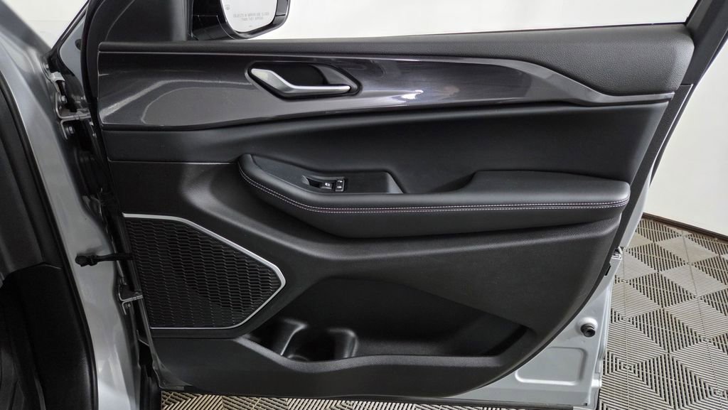 Used 2022 Jeep Grand Cherokee L Altitude image 38