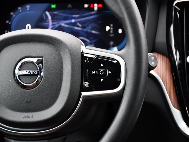 Used 2025 Volvo V60 B5 Cross Country Plus image 22