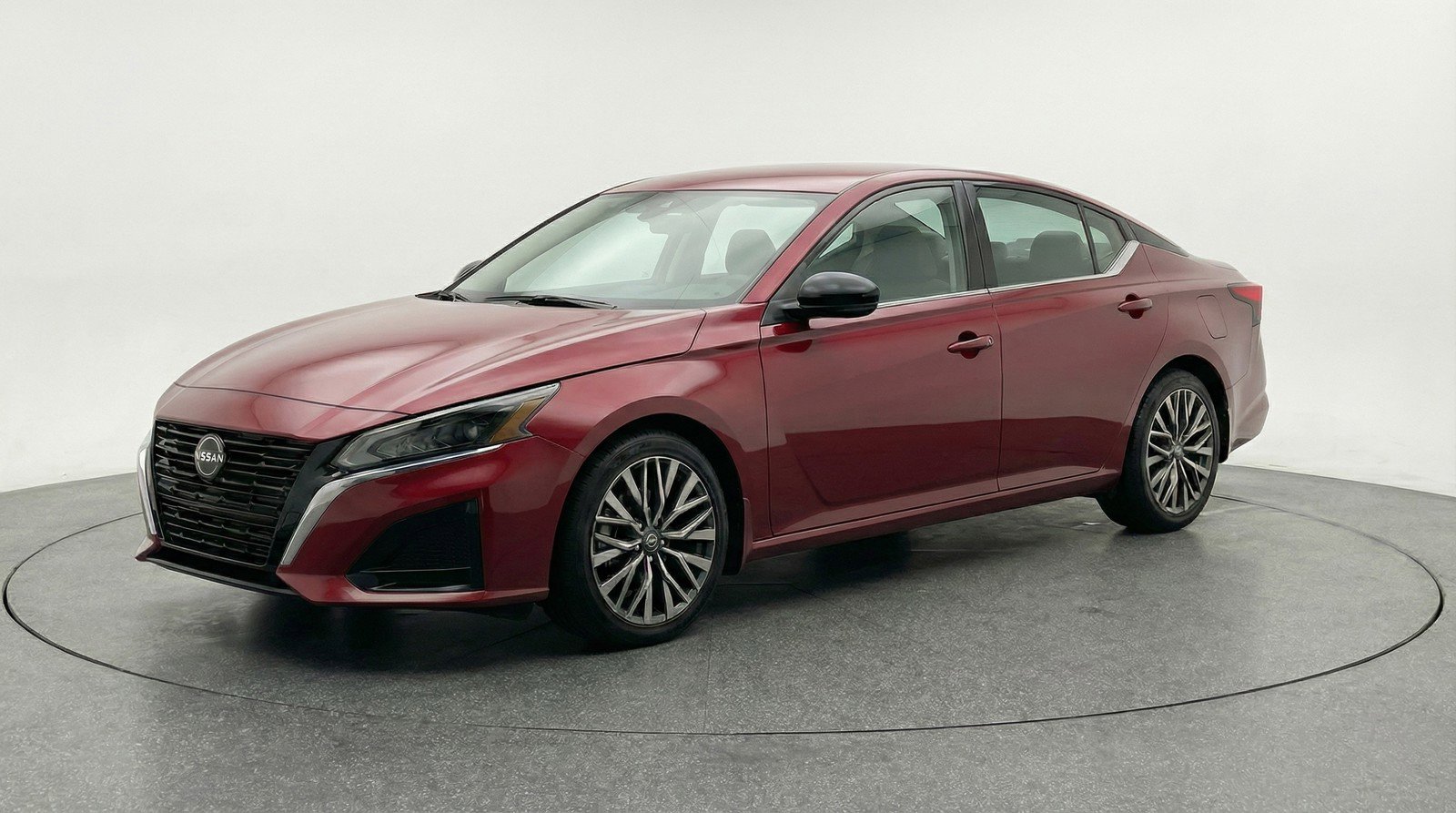 Used 2025 Nissan Altima 2.5 SV FWD image 3