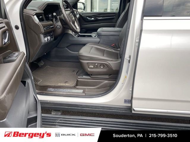Used 2022 GMC Yukon XL Denali w/ Denali Premium Package AWD/4WD image 4