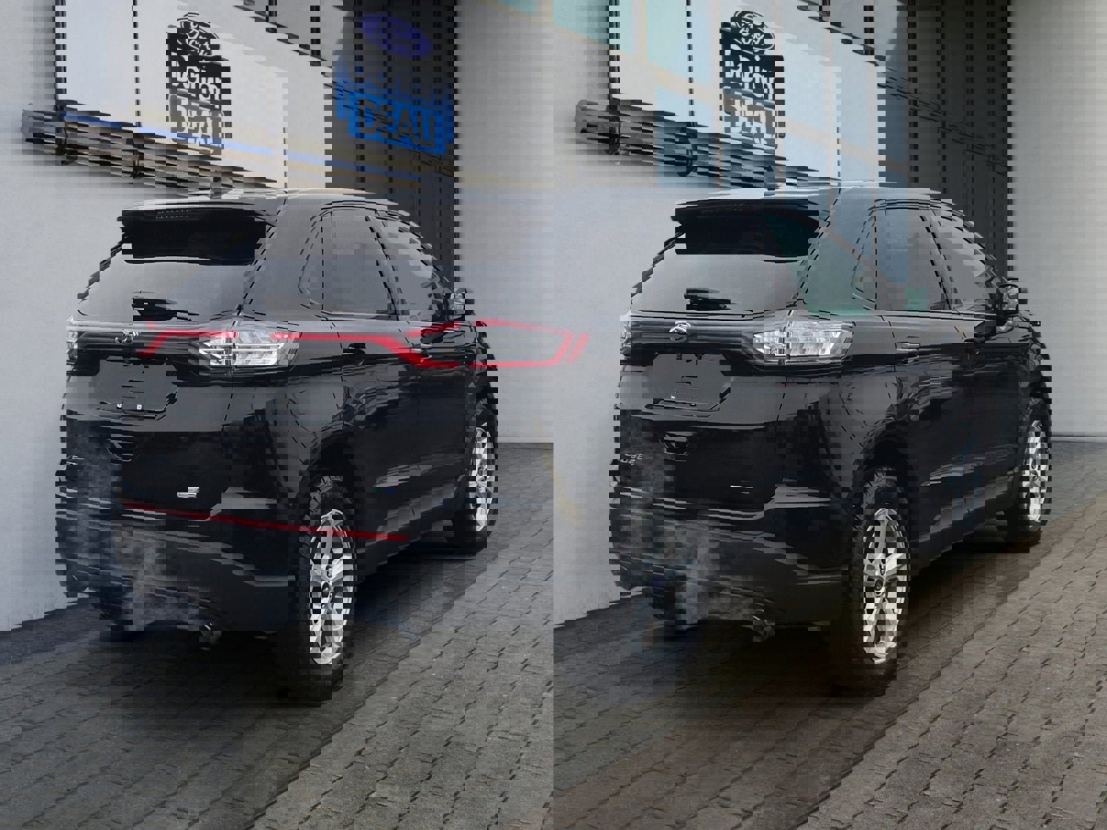 Used 2016 Ford Edge SE image 3