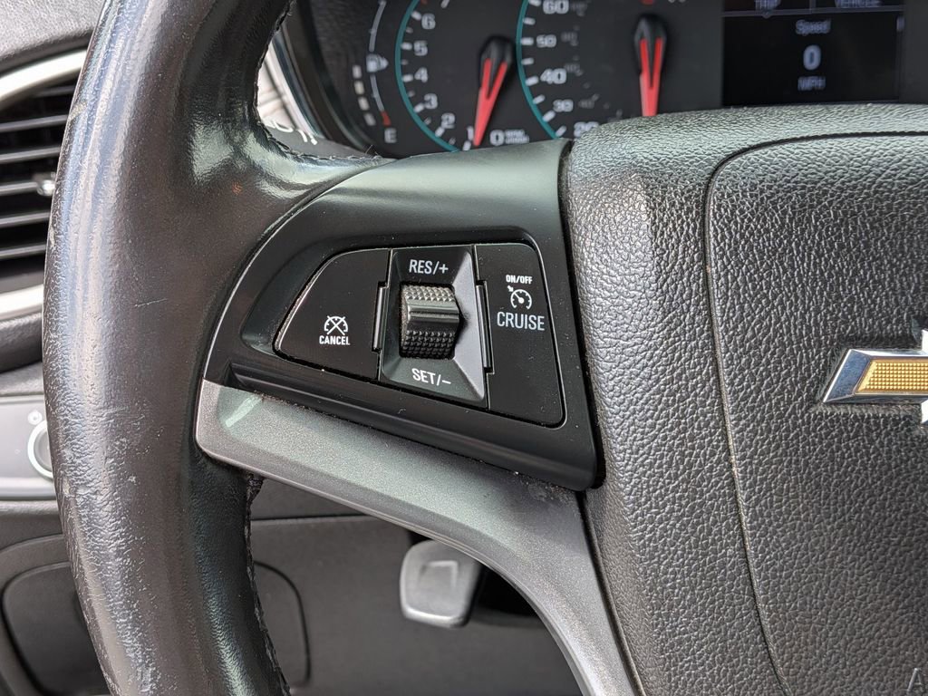 Used 2019 Chevrolet Trax LT w/ Sun & Sound Package FWD image 18