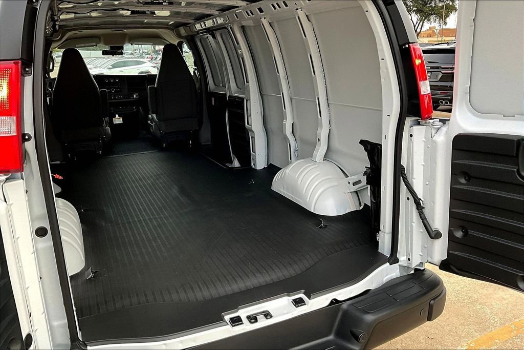 New 2025 GMC Savana 3500 Extended w/ Driver Convenience Package image 36