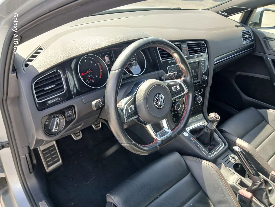 Used 2017 Volkswagen GTI SE FWD image 7