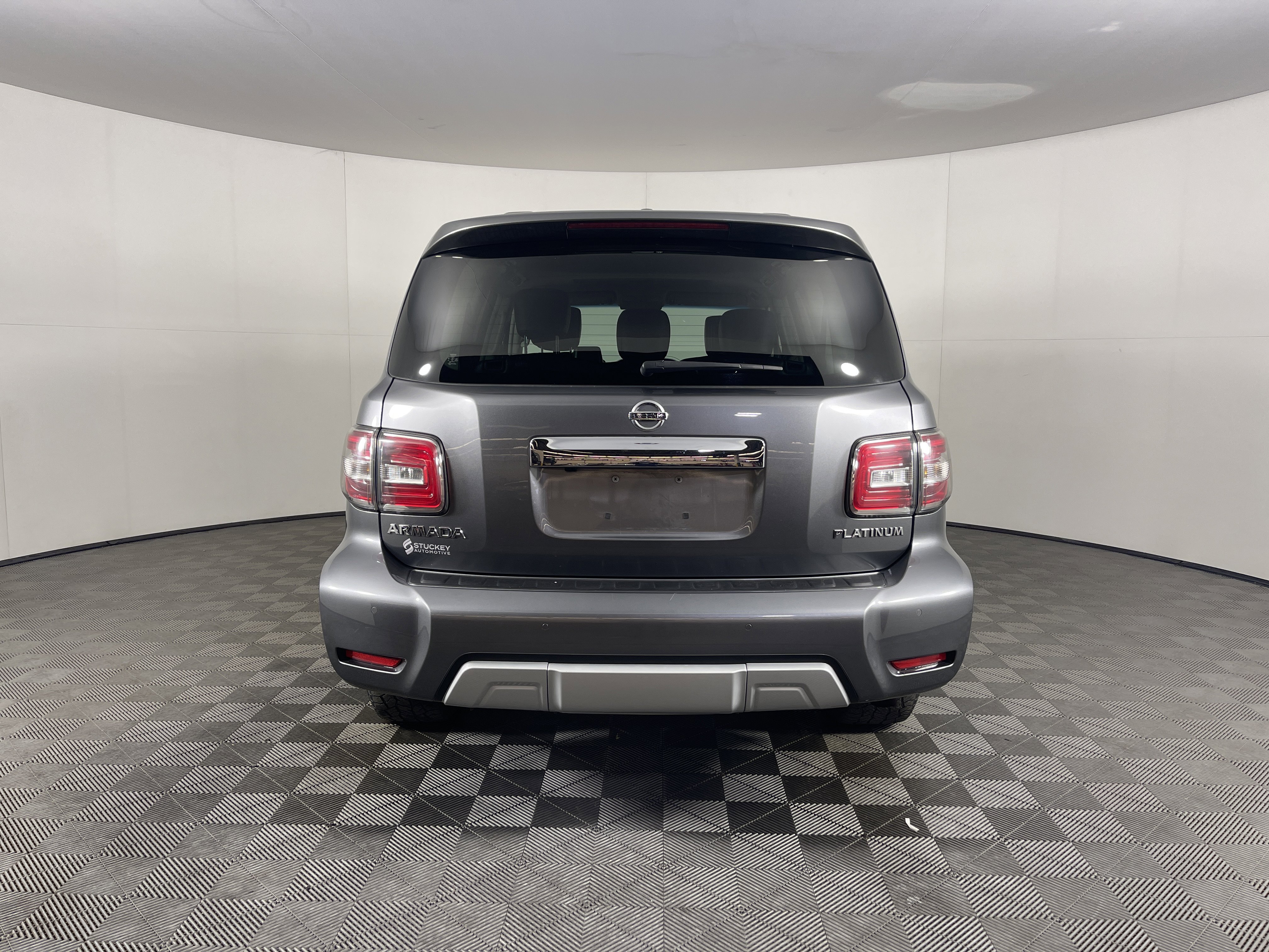 Used 2017 Nissan Armada Platinum w/ Interior Lighting Package image 4