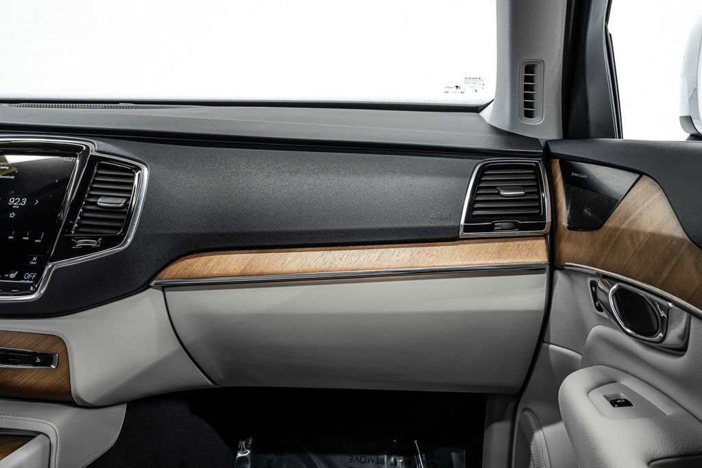 Used 2022 Volvo XC90 T6 Momentum w/ Advanced Package image 19