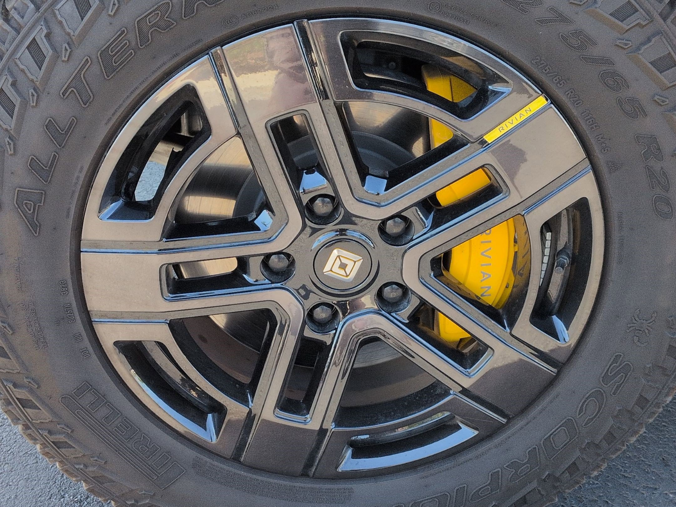 Used 2023 Rivian R1S Adventure AWD/4WD image 13