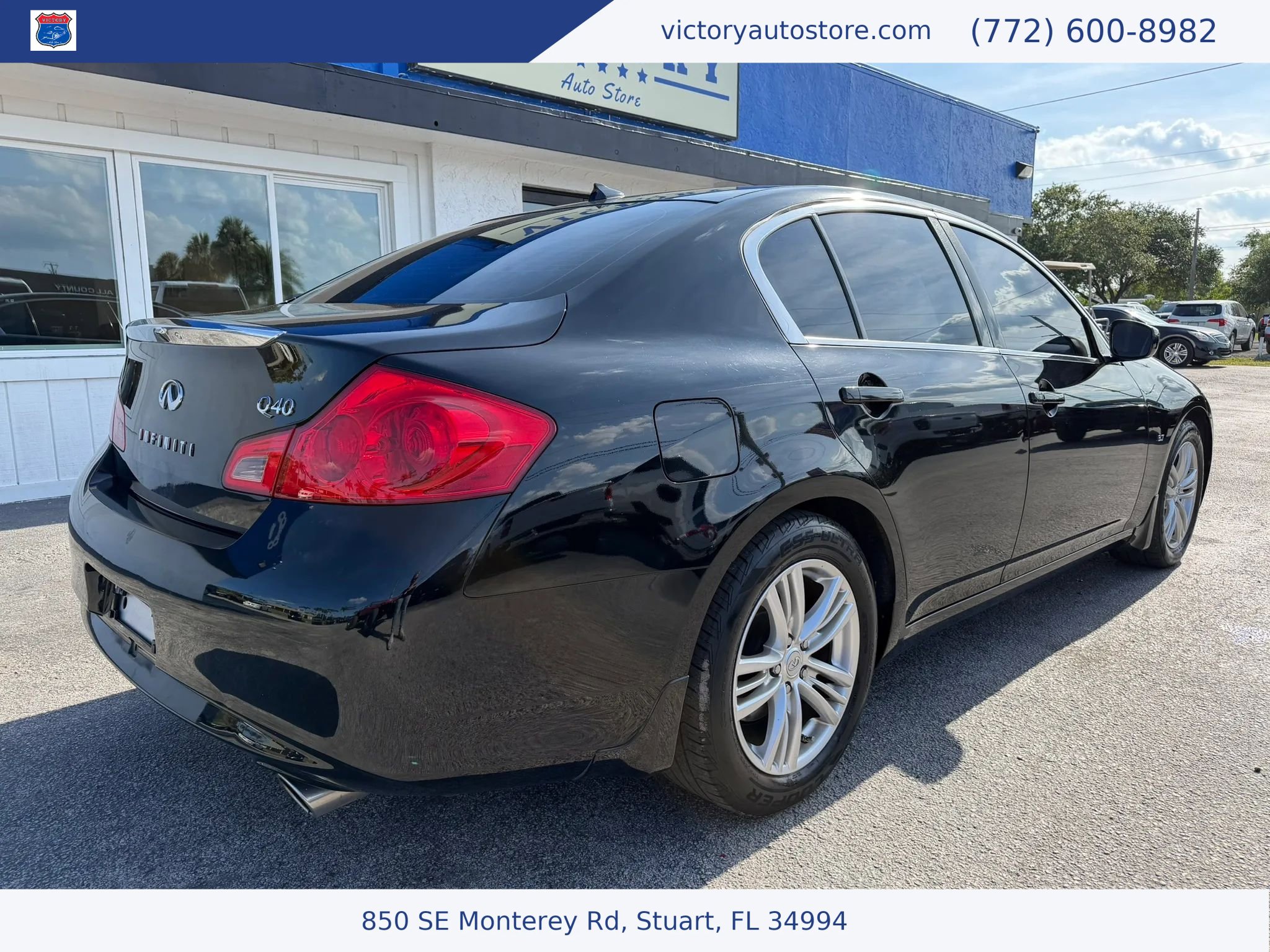 Used 2015 INFINITI Q40 w/ Moonroof Package RWD image 3