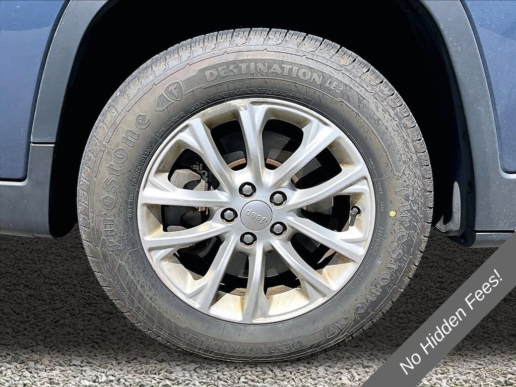 Used 2019 Jeep Cherokee Latitude w/ Cold Weather Group AWD/4WD image 9