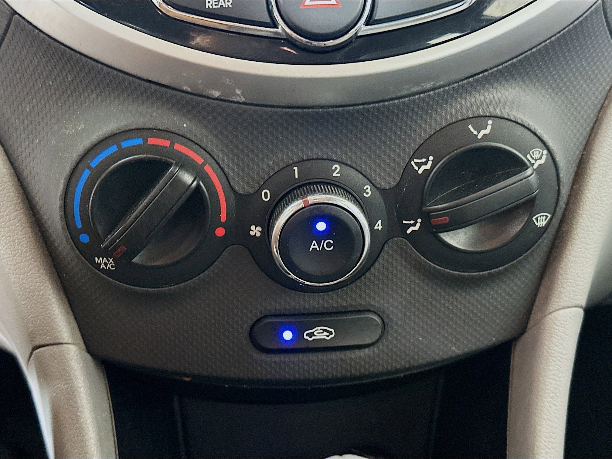 Used 2014 Hyundai Accent SE image 21