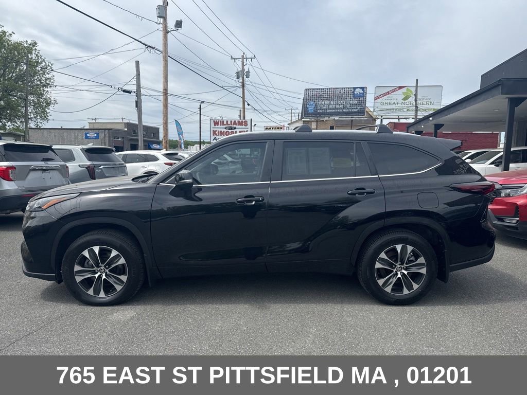 Used 2025 Toyota Highlander XLE AWD/4WD image 4