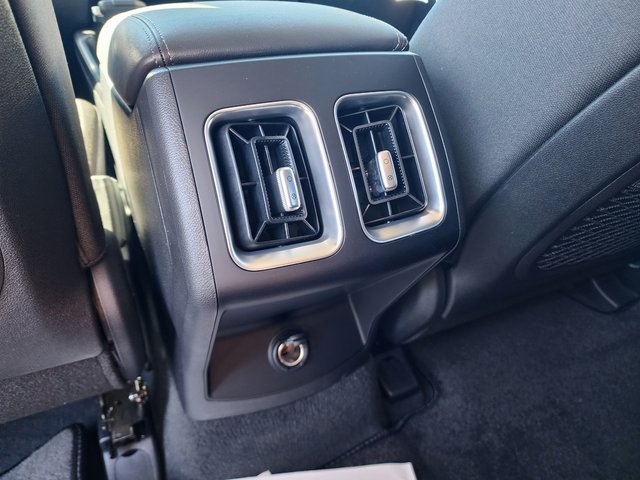 Used 2025 Kia Sorento LX image 12