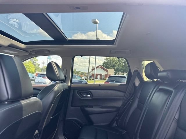 Used 2023 Nissan Rogue SV w/ SV Premium B Package AWD/4WD image 15
