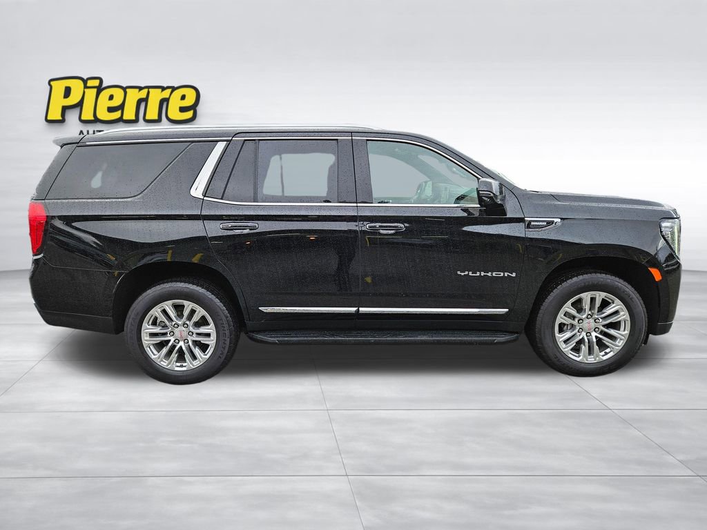 Used 2023 GMC Yukon SLT w/ SLT Premium Package image 3