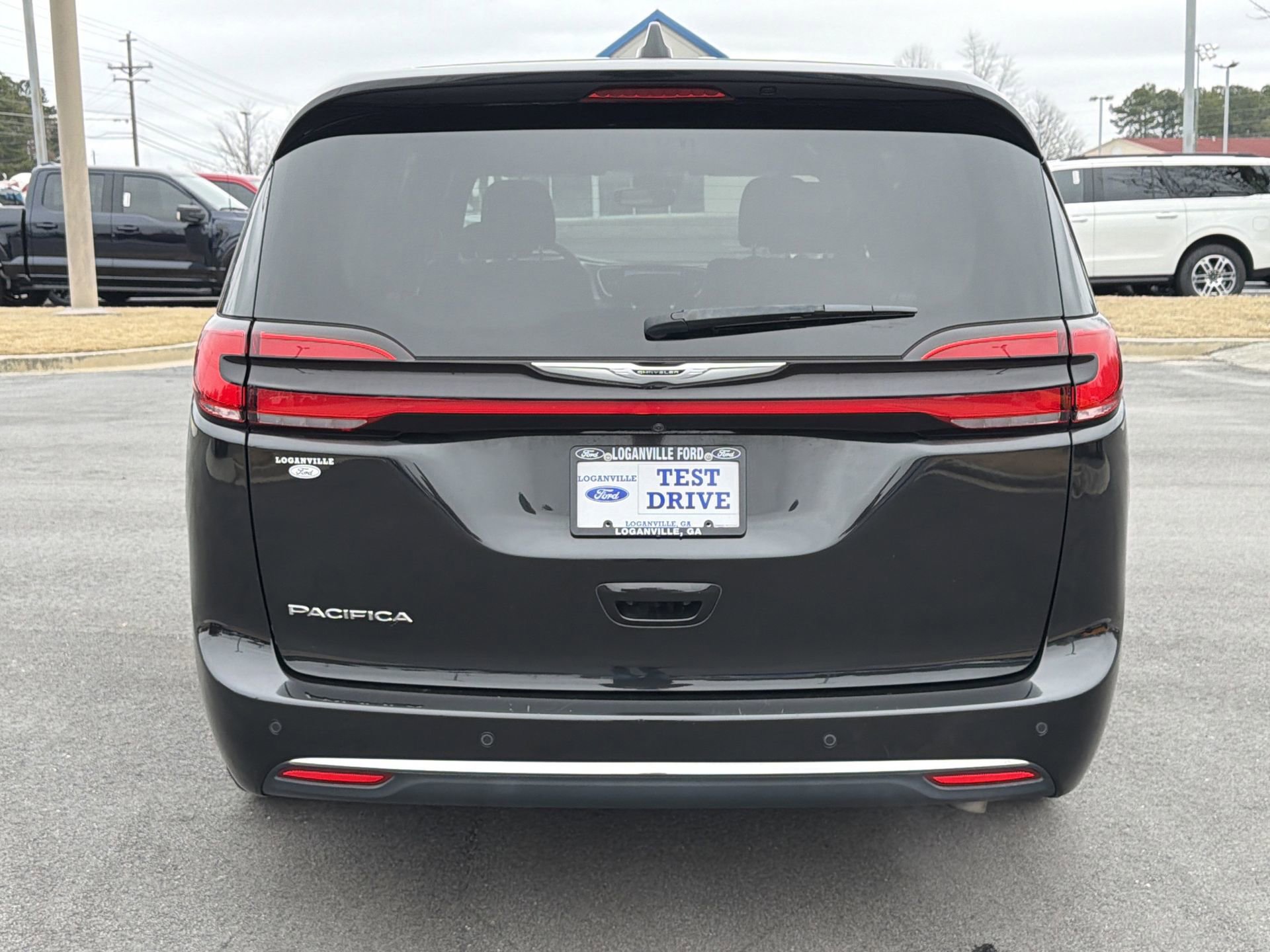 Used 2023 Chrysler Pacifica Touring image 29