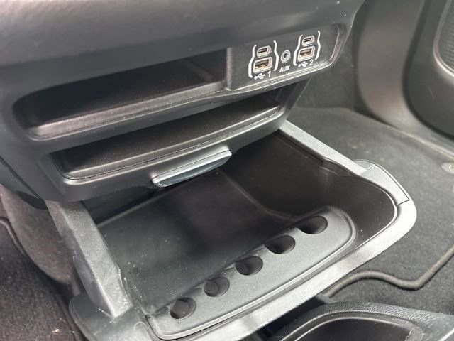 Used 2025 Chrysler Pacifica Select image 24