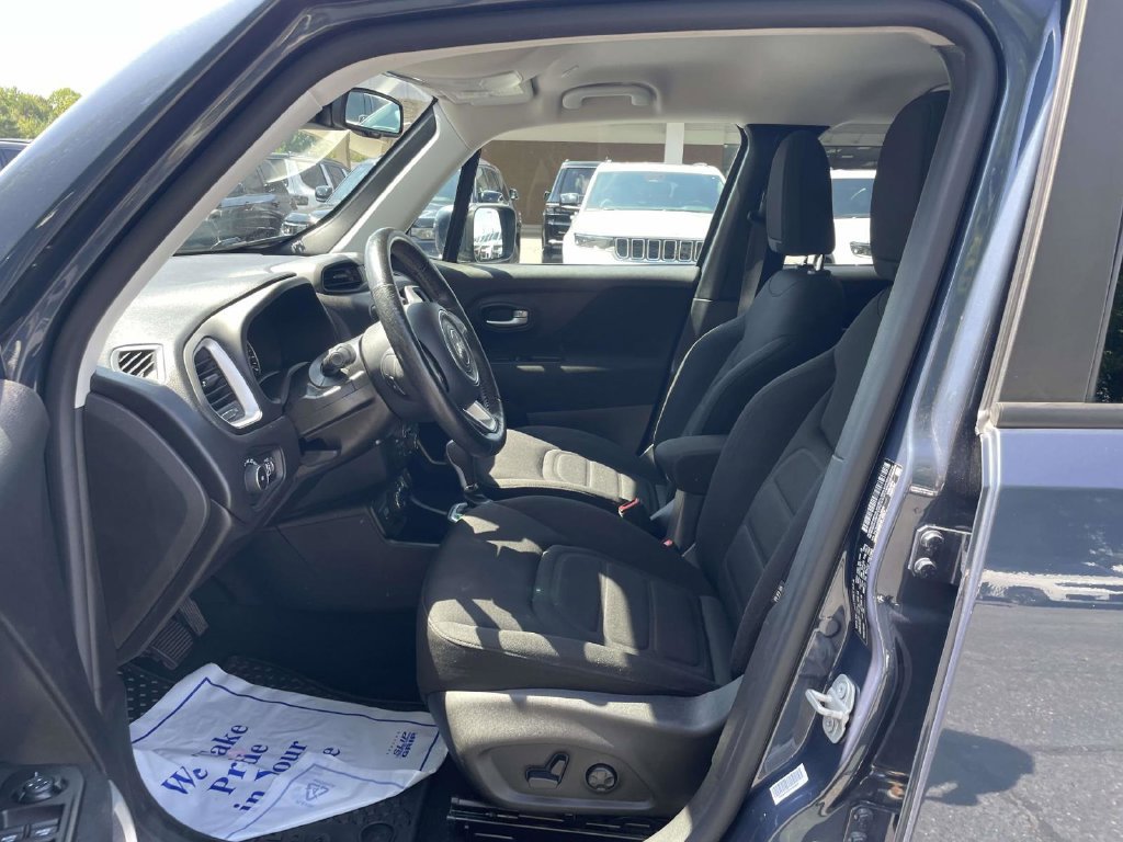 Certified 2020 Jeep Renegade Latitude w/ Popular Equipment Group AWD/4WD image 25