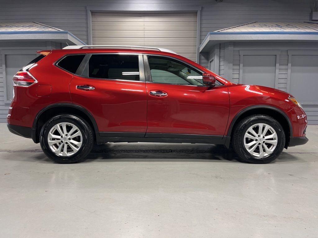 Used 2016 Nissan Rogue SV w/ SV Premium Package image 10