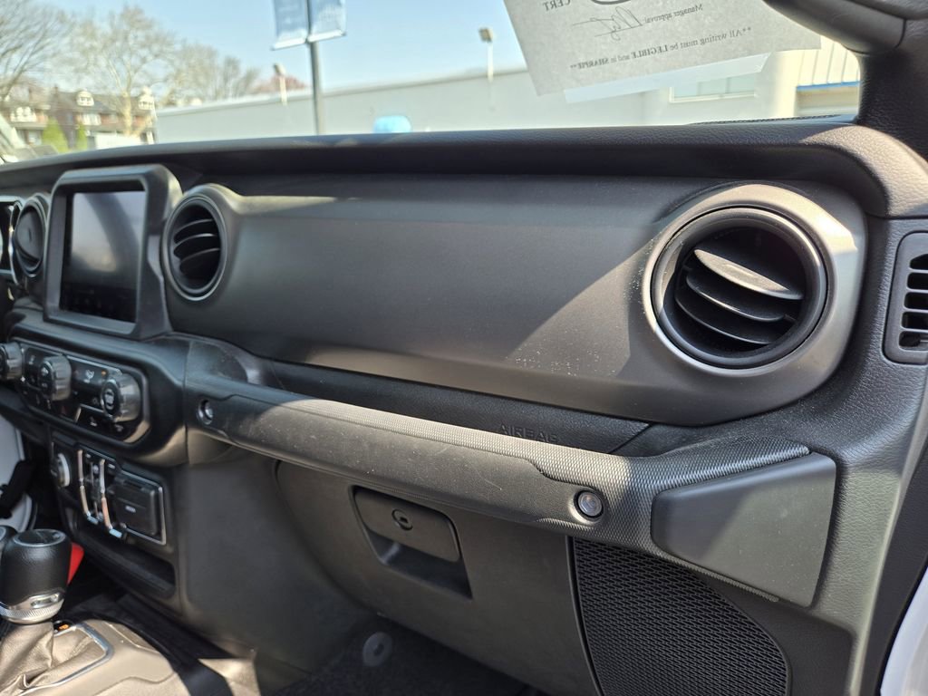 Used 2022 Jeep Gladiator Willys image 16