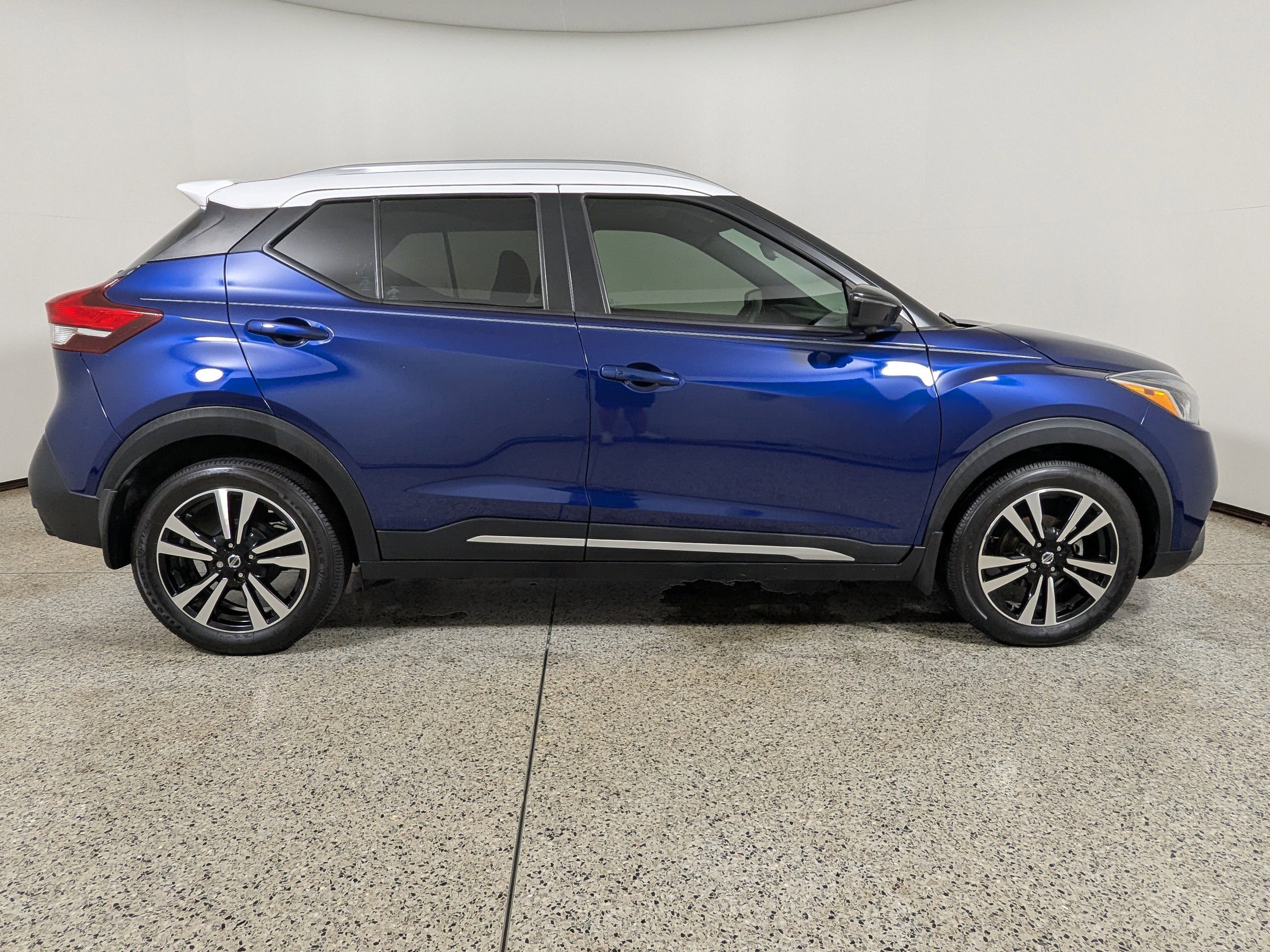 Used 2018 Nissan Kicks SR FWD image 5