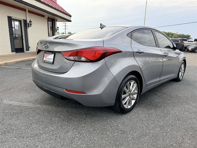 Used 2015 Hyundai Elantra SE w/ Option Group 02 FWD image 5
