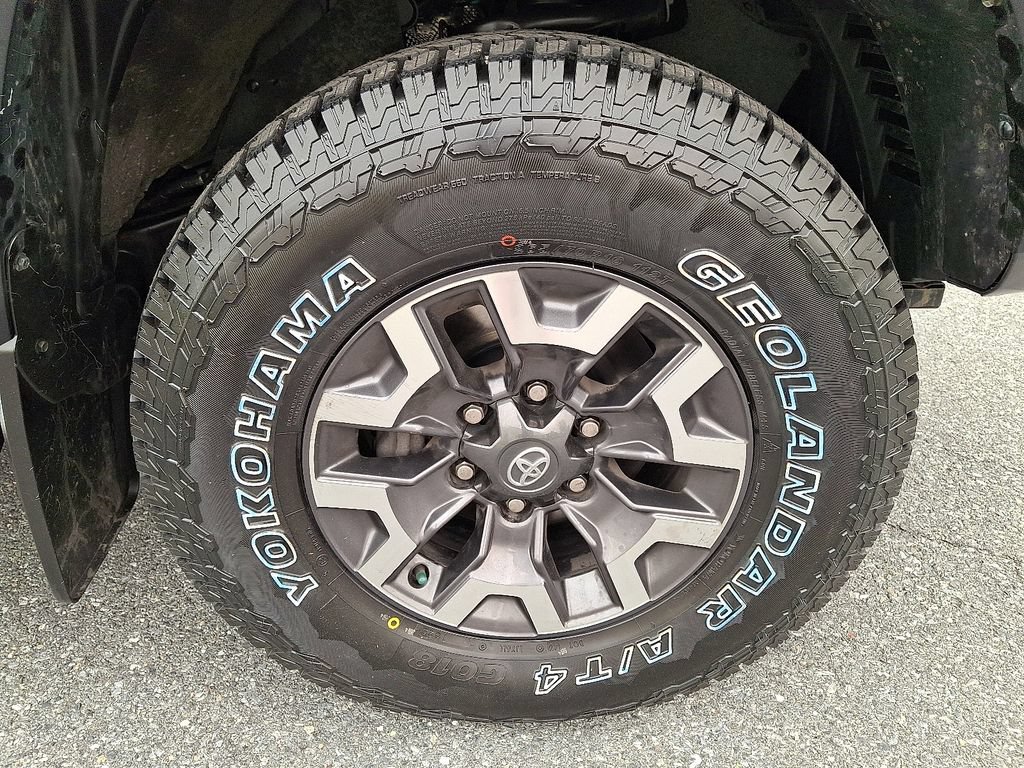 Used 2022 Toyota Tacoma TRD Off-Road w/ TRD Premium Off Road Package AWD/4WD image 10